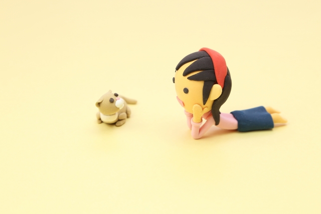 女の子と猫